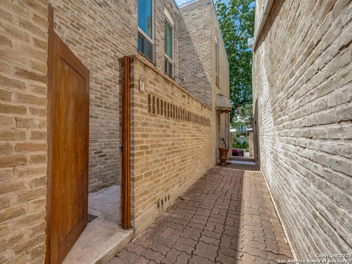 Property Photo:  166 Elizabeth Rd C  TX 78209 