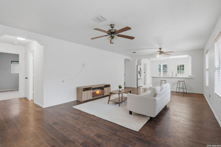 Property Photo:  16410 Kentucky Rdg  TX 78154 