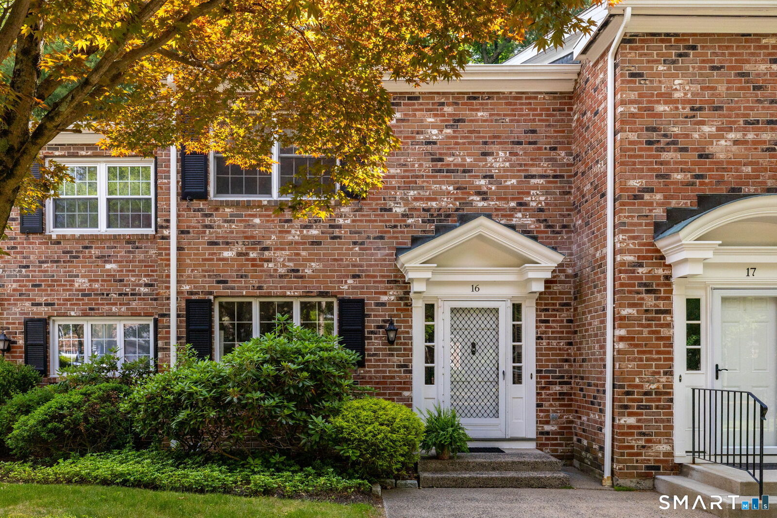 Property Photo:  16 Tunxis Village 16  CT 06032 