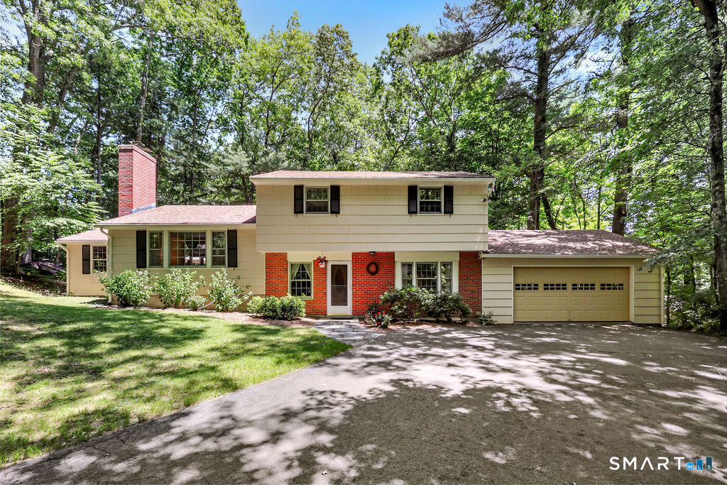 Property Photo:  18 Foxridge Lane  CT 06001 