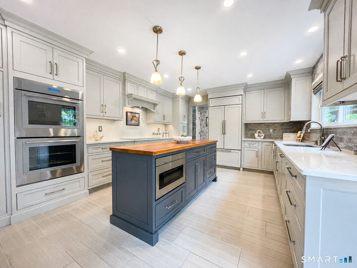 Property Photo:  16 Drumlin Road  CT 06073 