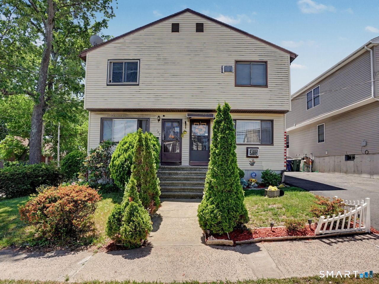 Property Photo:  160 Granfield Avenue  CT 06610 