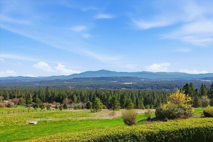 Property Photo:  21710 N Saddle Mountain Ln  WA 99005 