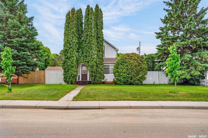 Property Photo: 209 12th Street E SK S6V 1B9