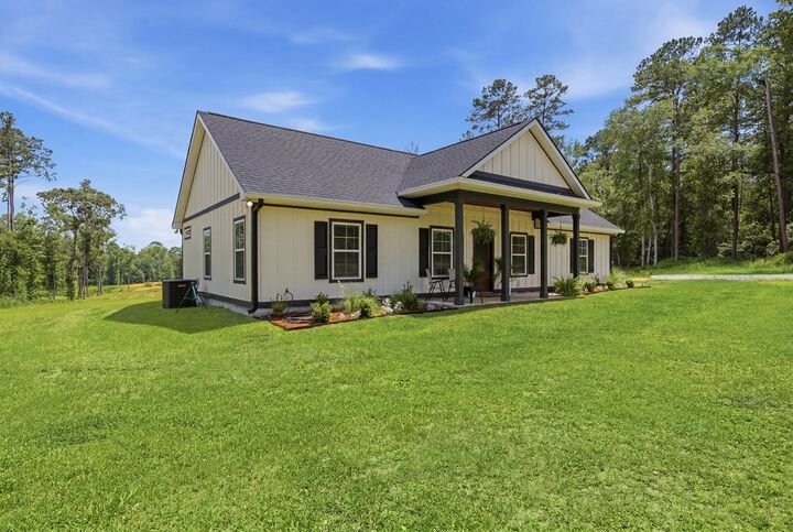 Property Photo: 823 Meridian GA 31792
