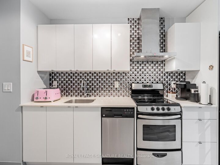 Property Photo:  51 East Liberty Street 202  ON M6K 3P8 