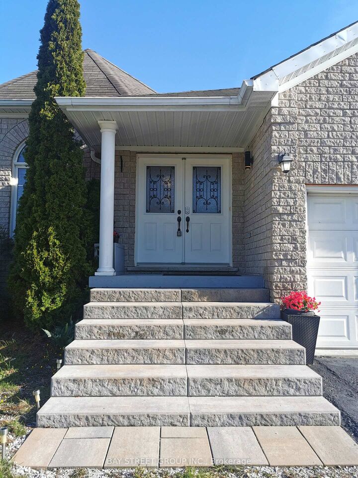 Property Photo: 19 Falcon Crescent ON L4N 0Y9