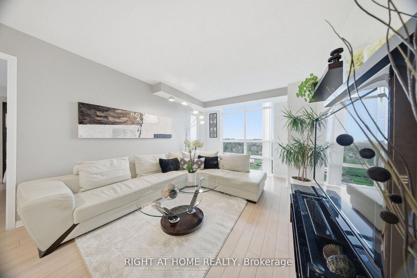 Property Photo:  233 Beecroft Road 1915  ON M2N 6Z9 