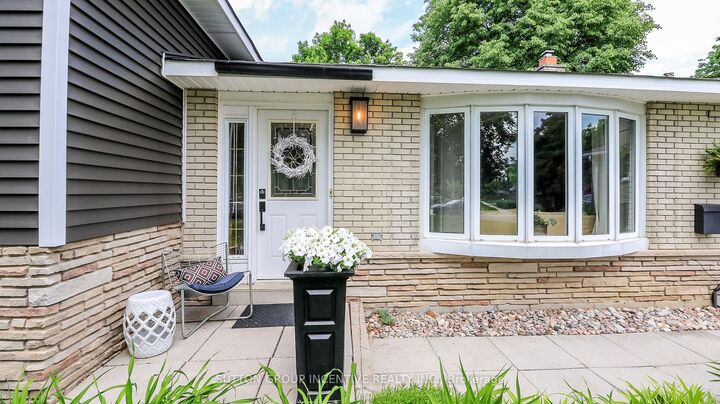 Property Photo: 18 Jill's Court ON L4M 4L7