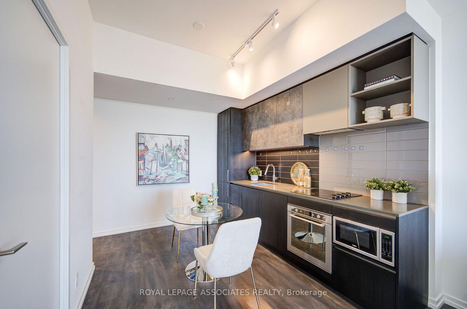 Property Photo: 1000 Portage Parkway 1712 ON L4K 0L1