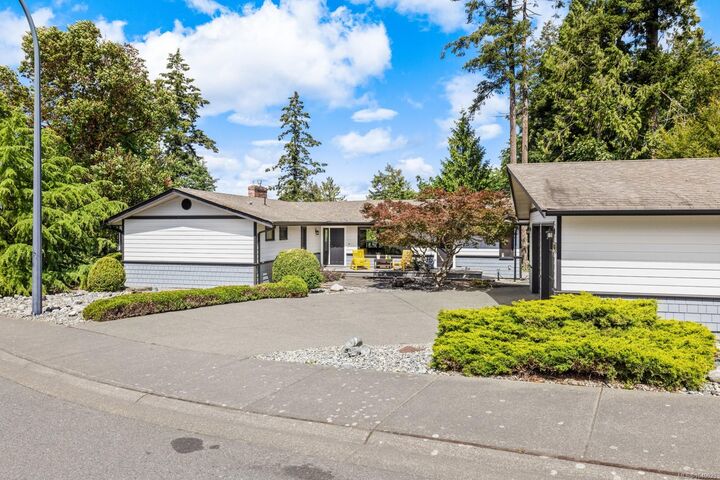 Property Photo: 10075 Daniel St BC V0R 1K1