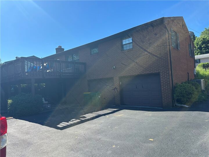 Property Photo: 141 Hampton Ct PA 16002