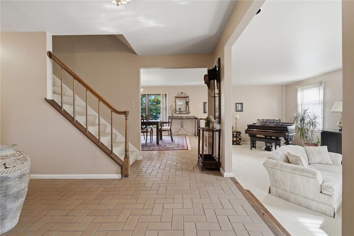 Property Photo: 124 Windsor Court PA 15146