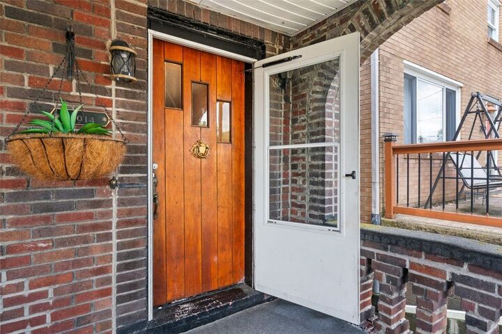 Property Photo: 2914 Glendale Ave PA 15227