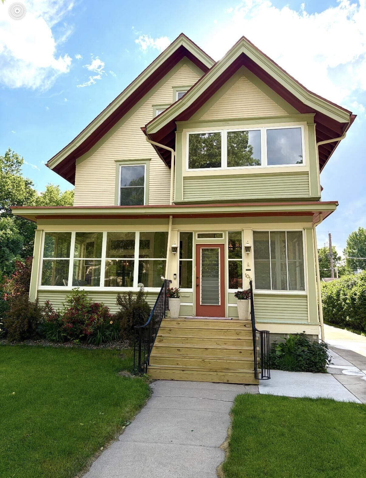 Property Photo:  1014 S Jay Street  SD 57401 
