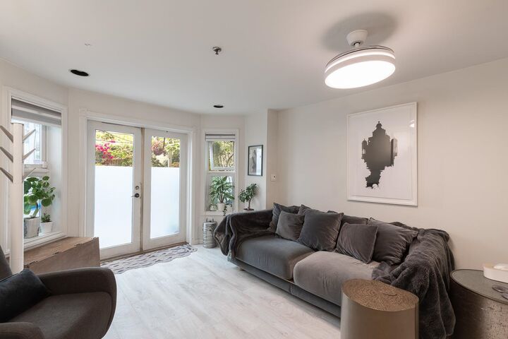 Property Photo: 451 E Pender Street 1 BC V6A 1V2