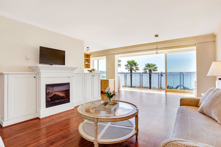 Property Photo: 150 24 Street 107 BC V7V 4G8