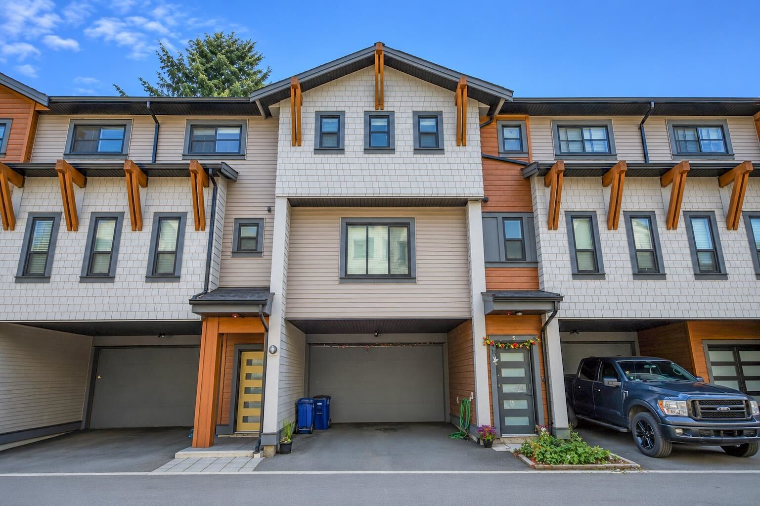 Property Photo: 45608 Bernard Avenue 5 BC V2P 1H8