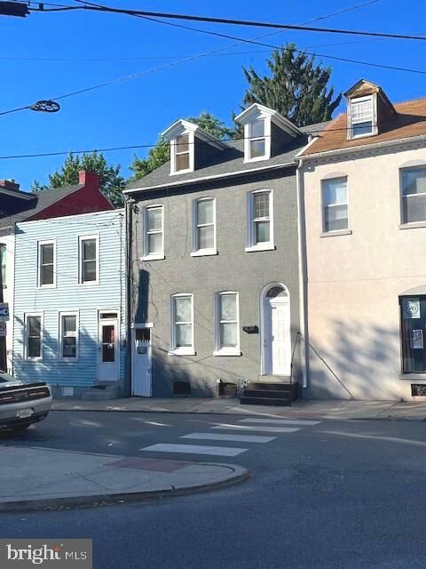Property Photo:  441 E Strawberry Street  PA 17602 