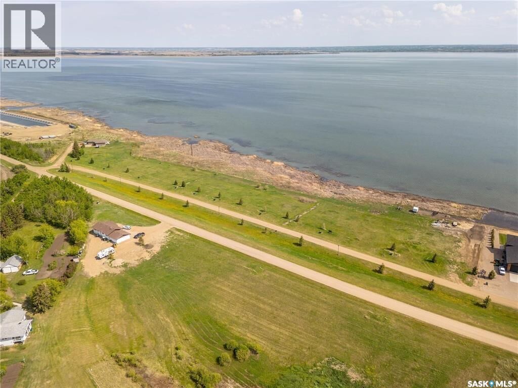 Property Photo:  810 Lakeshore Drive  SK S0M 1X0 