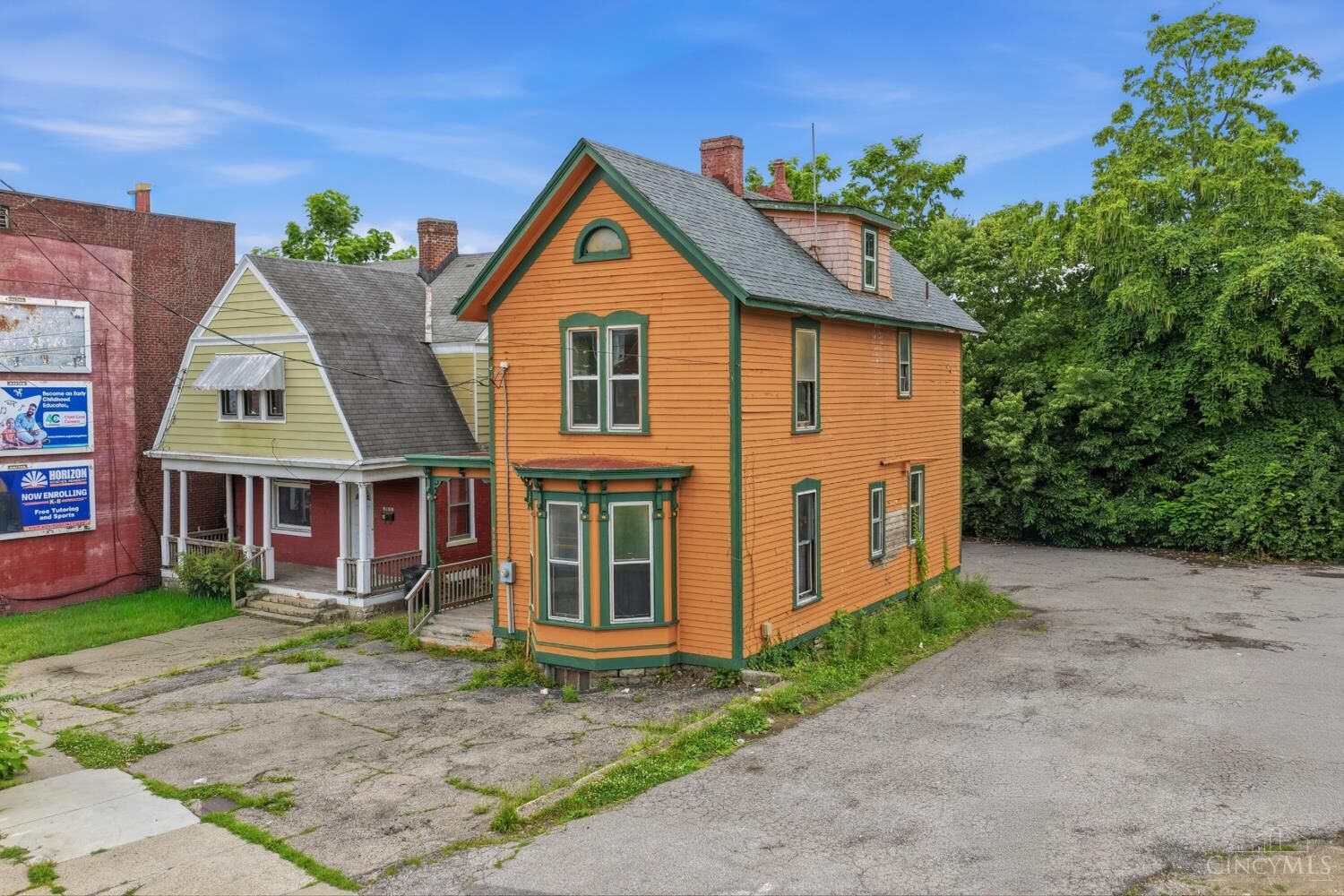 Property Photo:  