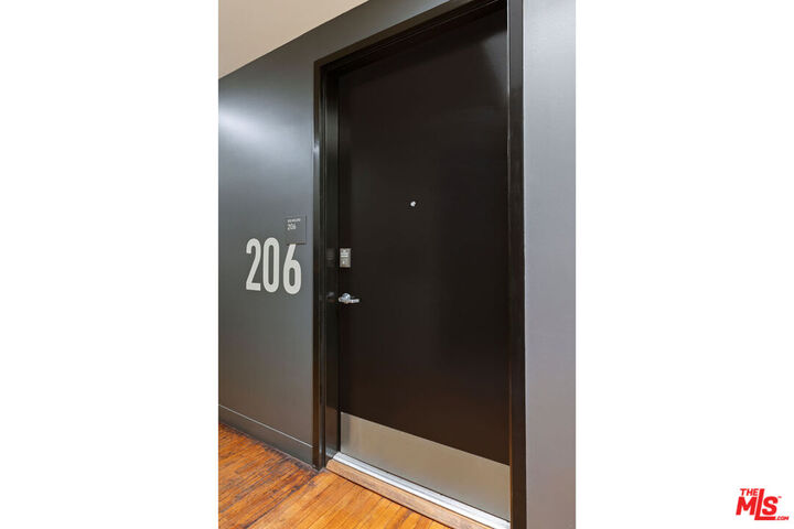 Property Photo:  500 Molino St  CA 90013 