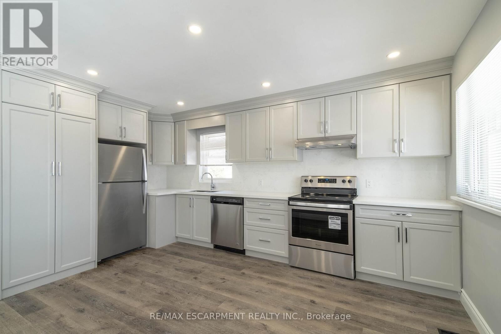 Property Photo:  196 Upper Paradise Road 1  ON L9C 5B9 