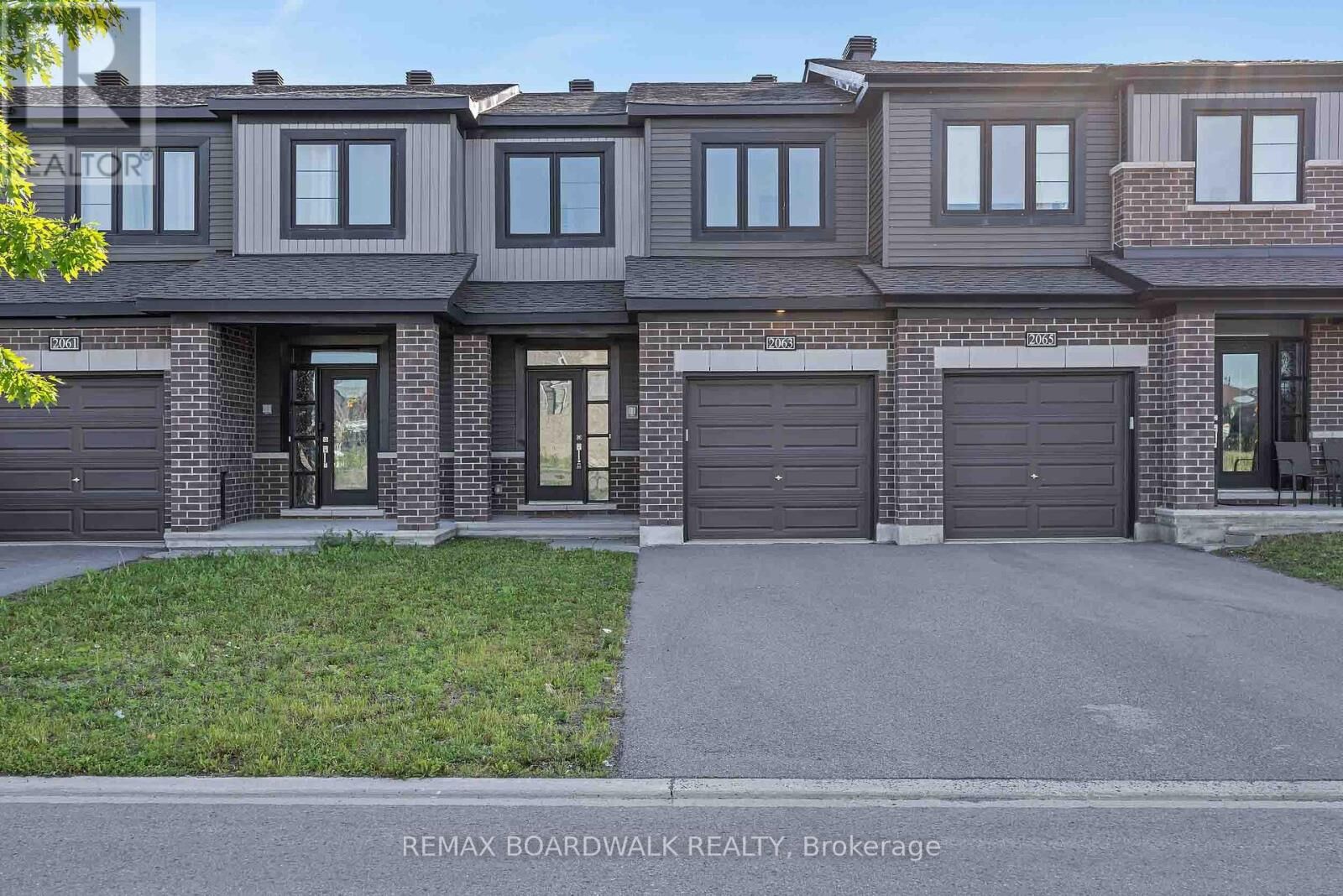 Property Photo:  2063 Caltra Crescent  ON K2V 6V4 