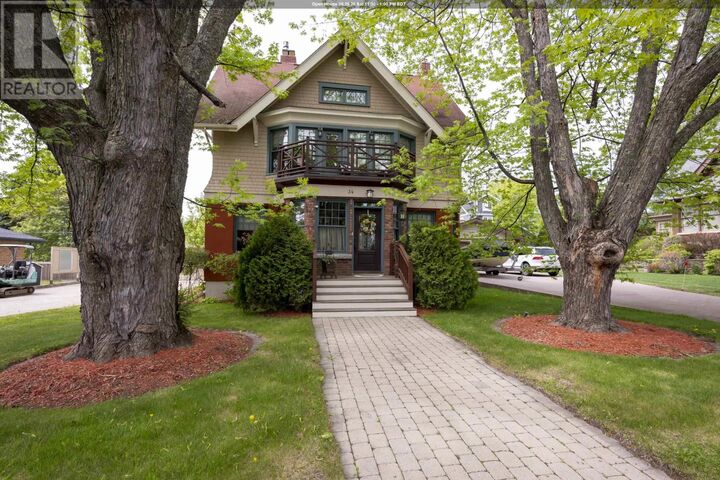 34 Winnipeg Ave — photo 1
