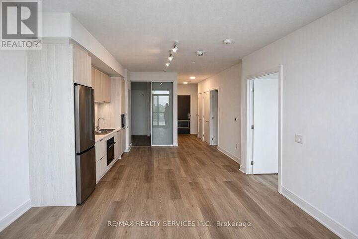 Property Photo: 86 Dundas Street 723 ON L5A 0B1
