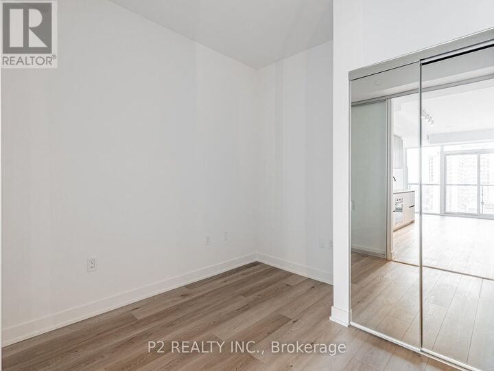 Property Photo: 117 Broadway Avenue North 1507 ON M4P 1V3