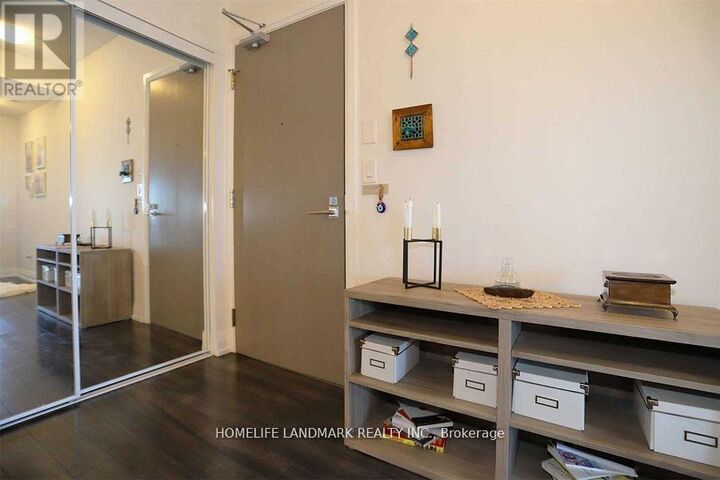Property Photo:  7165 Yonge Street 635  ON L3T 0C9 