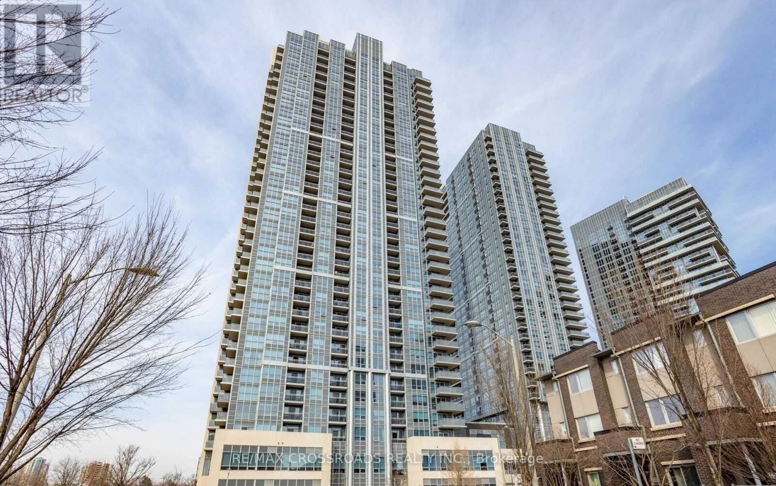 Property Photo:  275 Village Green Square 525  ON M1S 0L8 