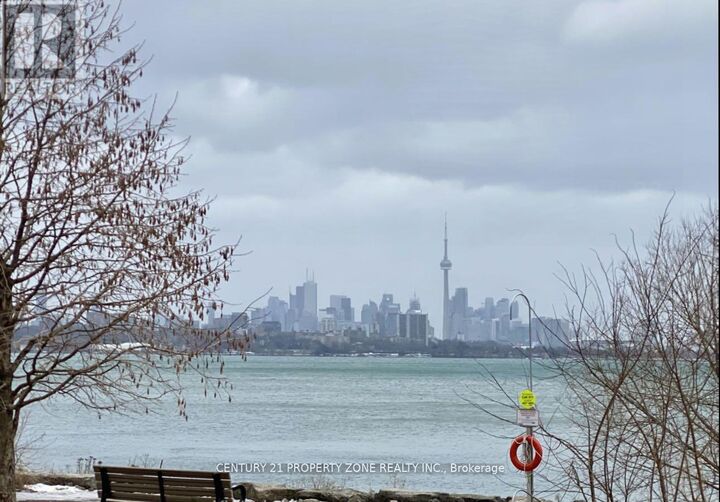 Property Photo: 38 Annie Craig Drive 2207 ON M8V 0G9