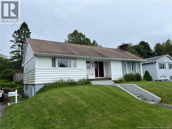 Property Photo:  170 Kennebecasis Drive  NB E2K 2G3 
