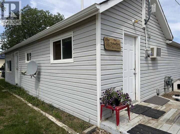Property Photo:  830 1 Avenue  AB T0K 2K0 