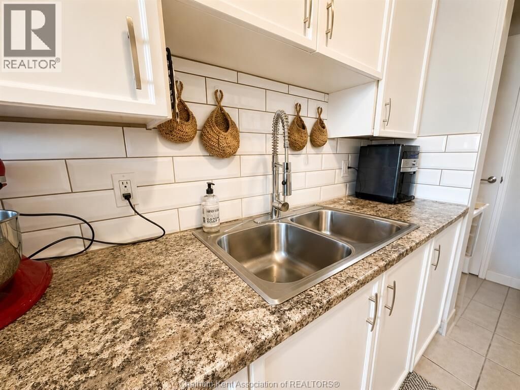 Property Photo: 276 Merritt Avenue 102 ON N7M 5T8