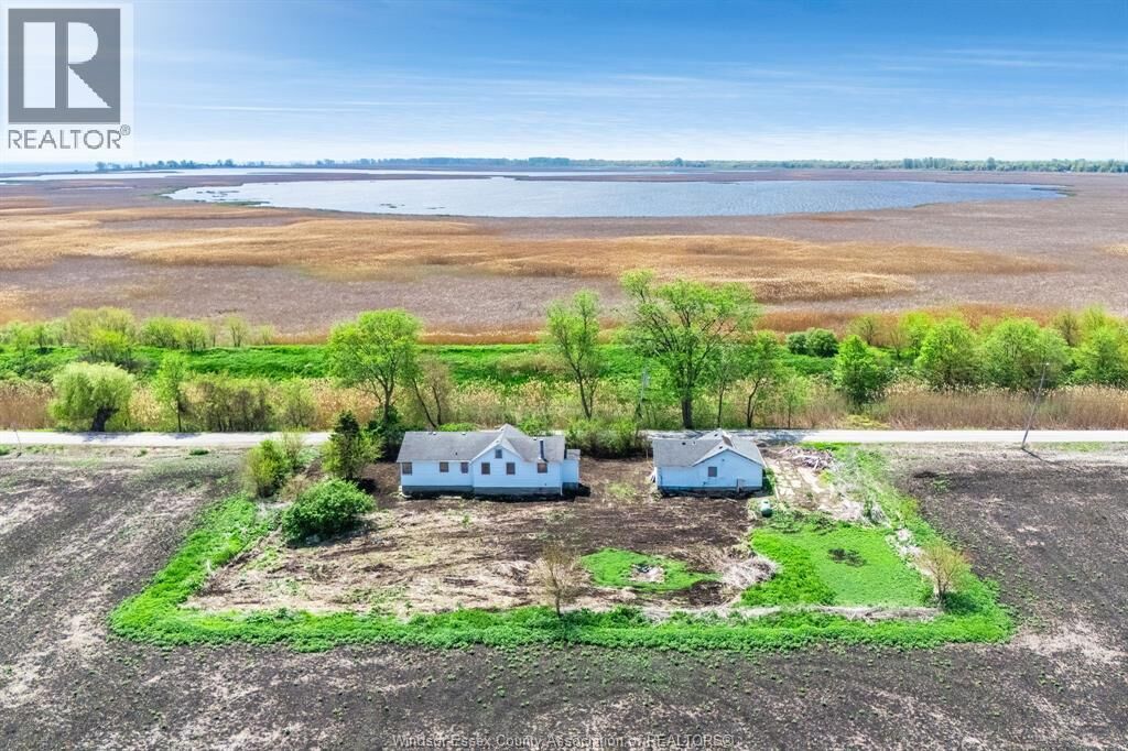 Property Photo:  1833 Mersea Rd E  ON N8H 3V4 