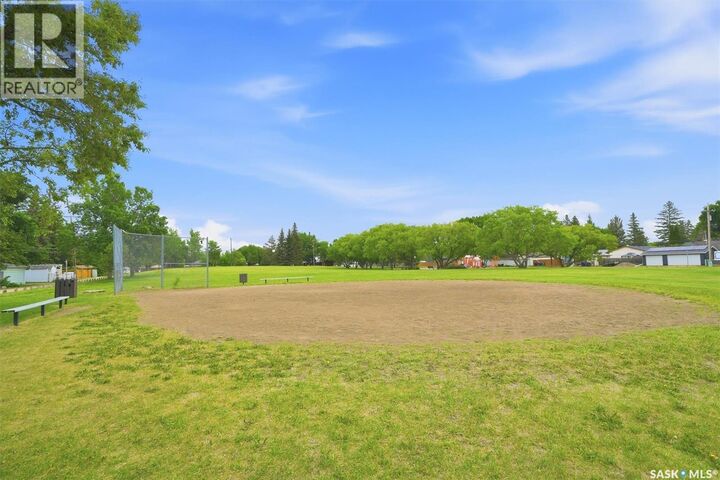 Property Photo:  2005 Cumberland Avenue S  SK S7J 1Y9 