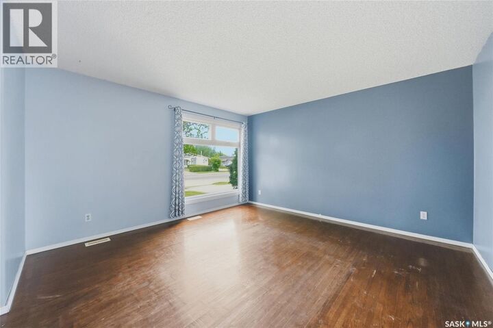 Property Photo:  3009A 33rd Street W  SK S7L 0X8 