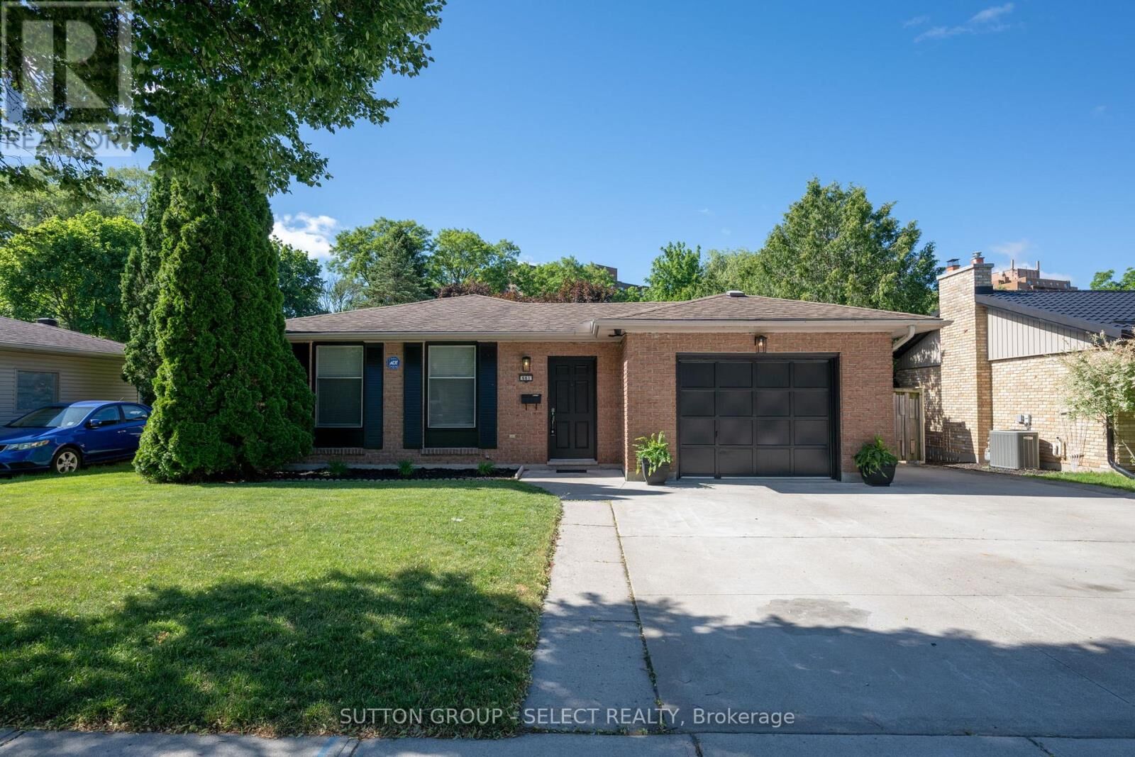 Property Photo: 661 Grenfell Drive ON N5X 2C4
