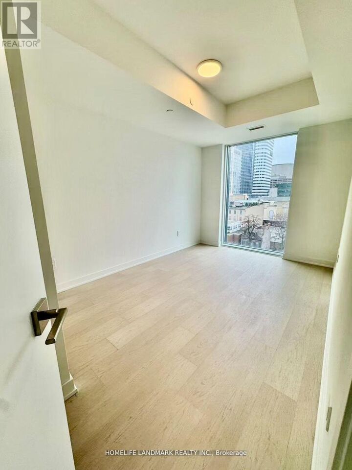 Property Photo: 252 Church Street 818 ON M5B 1Z2