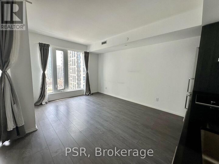 Property Photo: 68 Shuter Street 1603 ON M6B 0B4