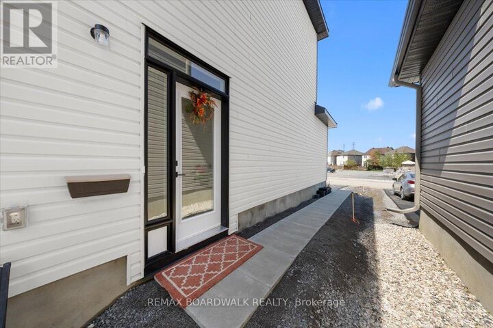 Property Photo:  141 Shelleright Street  ON K2S 1B6 