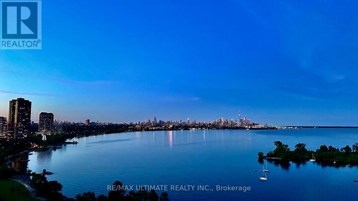 Property Photo:  65 Annie Craig Drive Uph06  ON M8V 0G3 