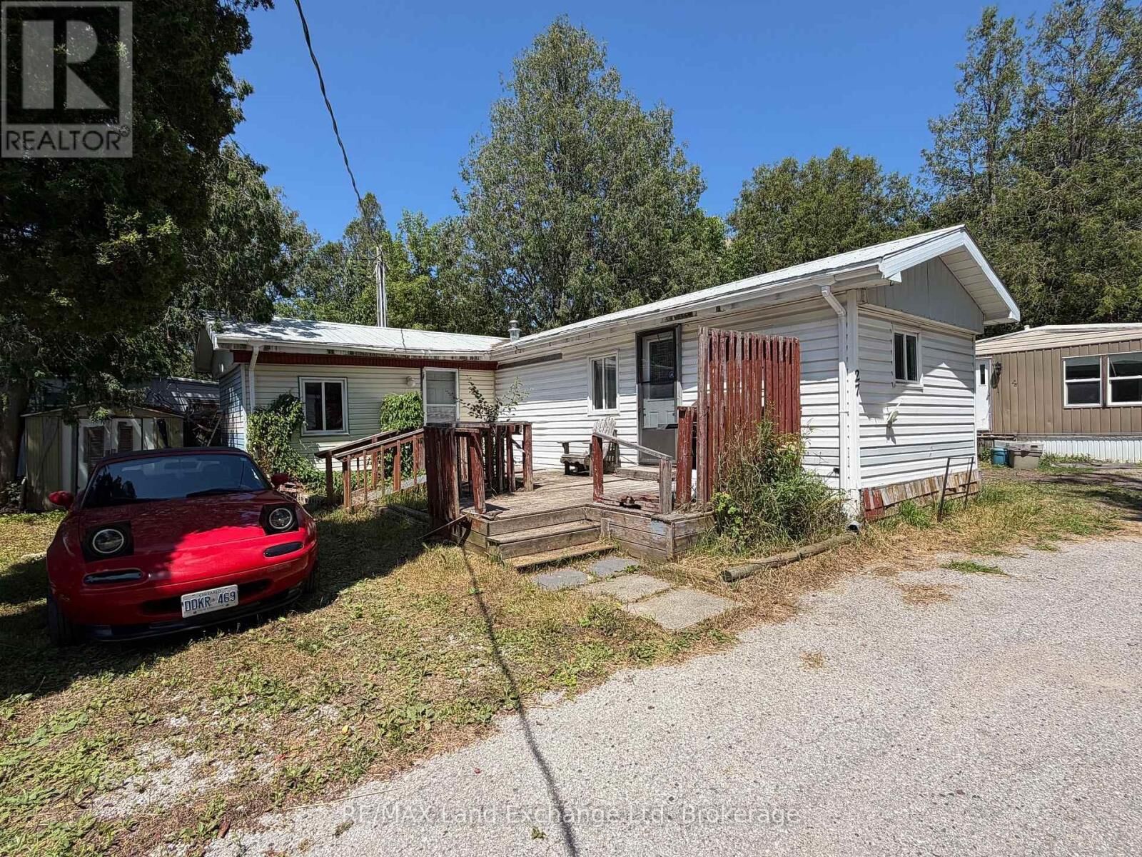 Property Photo: 343 Victoria Street 27 ON N0M 1L0