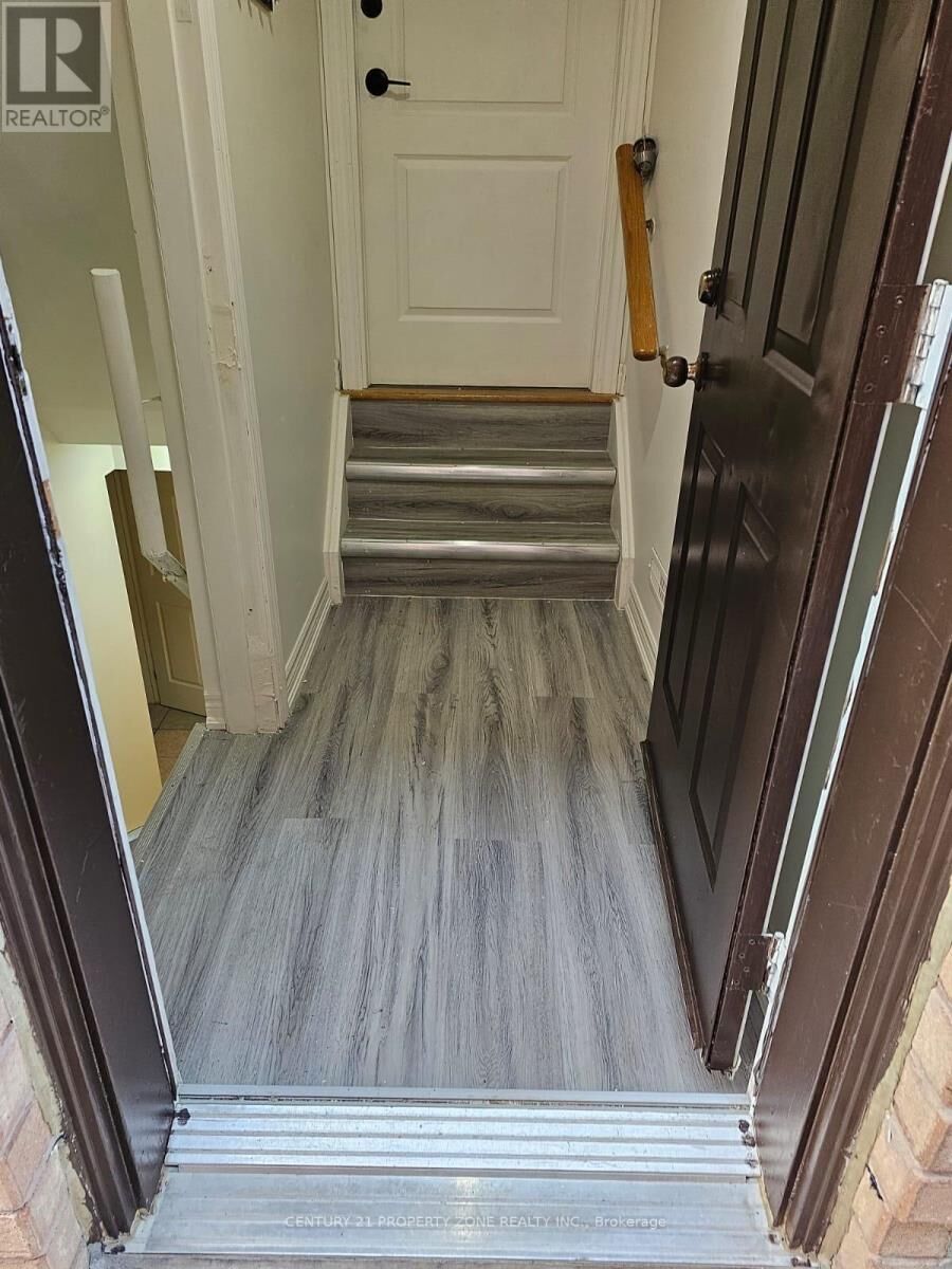 Property Photo:  11 Chalkfarm Crescent  ON L7A 3V8 