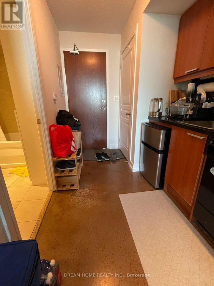 Property Photo:  19 Avondale Avenue Uph14  ON M2N 0A6 