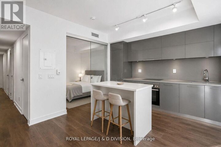Property Photo:  188 Cumberland Street 1705  ON M5R 0B6 