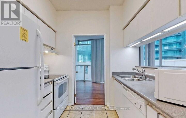 Property Photo:  24 Wellesley Street West 304  ON M4Y 2X6 